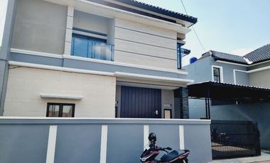 Rumah minimalis 2 lantai siap huni Manang dekat solo baru