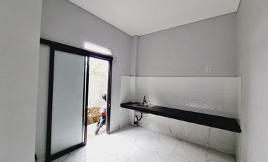 Rumah minimalis 2 lantai siap huni Manang dekat solo baru