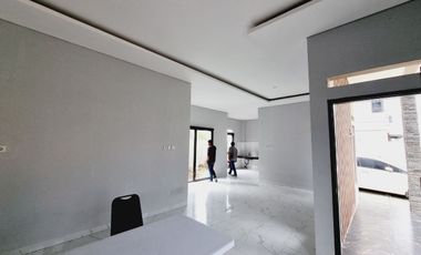 Rumah minimalis 2 lantai siap huni Manang dekat solo baru