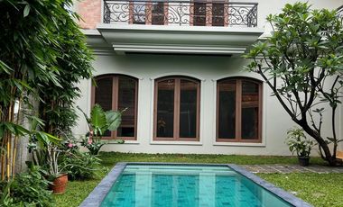 Disewakan rumah 4 kamar Kemang Jakarta Selatan