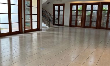 Disewakan rumah 4 kamar Kemang Jakarta Selatan