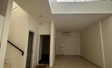 Sewa rumah Riviera Metland green lake city