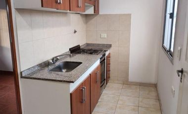 ALQUILER DE DEPARTAMENTO 3 AMBIENTES CON COCHERA DESCUBIERTA - MONTEGRANDE - SOLO 2 PERSONAS