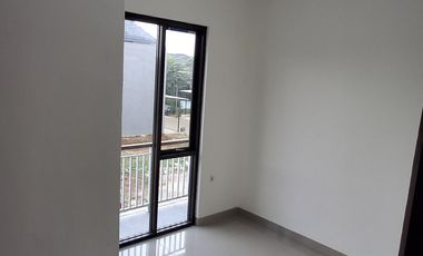 Rumah 2 lantai 3 KT 3 KM selangkah UIN Ciputat