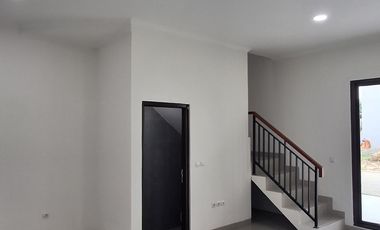 Rumah 2 lantai 3 KT 3 KM selangkah UIN Ciputat