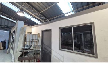 Arriendo Bodega con oficina en Pudahuel 320mts2