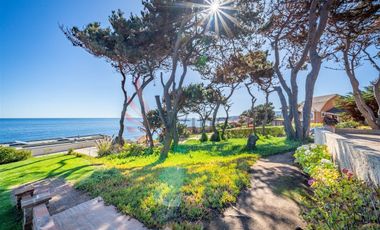 Casa En Venta De 5 Dorm. En Zapallar