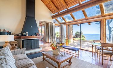 Casa En Venta De 5 Dorm. En Zapallar