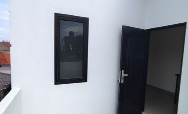 Di sewakan rumah baru di johar baru jakarta pusat