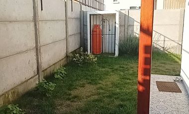 CASA COMO NUEVA EN CONDOMINIO A CUADRAS DEL CENTRO