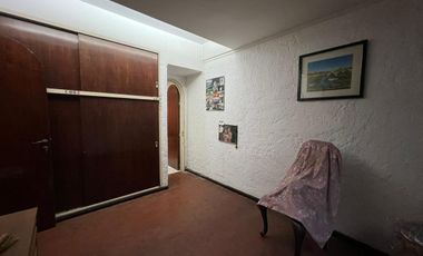Venta. Casa. 6 ambientes. 4 suite. Cochera. Quincho. Terraza. Jardín. Barracas.