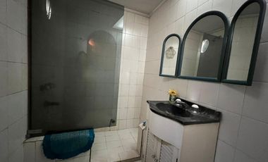 Venta. Casa. 6 ambientes. 4 suite. Cochera. Quincho. Terraza. Jardín. Barracas.