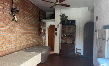 Venta. Casa. 6 ambientes. 4 suite. Cochera. Quincho. Terraza. Jardín. Barracas.