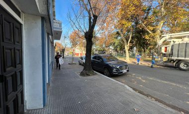 Venta. Casa. 6 ambientes. 4 suite. Cochera. Quincho. Terraza. Jardín. Barracas.