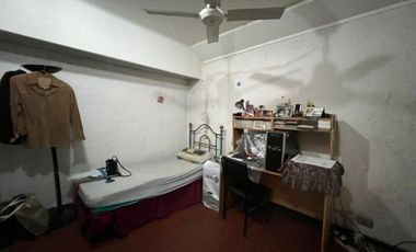 Venta. Casa. 6 ambientes. 4 suite. Cochera. Quincho. Terraza. Jardín. Barracas.