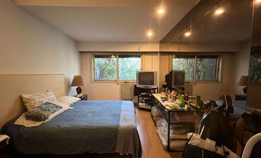 Venta. Casa. 6 ambientes. 4 suite. Cochera. Quincho. Terraza. Jardín. Barracas.