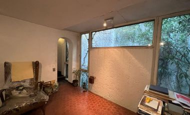 Venta. Casa. 6 ambientes. 4 suite. Cochera. Quincho. Terraza. Jardín. Barracas.