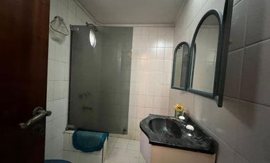 Venta. Casa. 6 ambientes. 4 suite. Cochera. Quincho. Terraza. Jardín. Barracas.