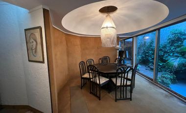 Venta. Casa. 6 ambientes. 4 suite. Cochera. Quincho. Terraza. Jardín. Barracas.