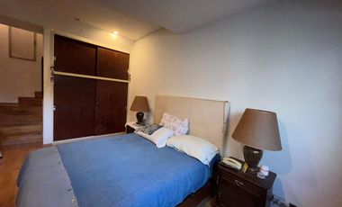 Venta. Casa. 6 ambientes. 4 suite. Cochera. Quincho. Terraza. Jardín. Barracas.