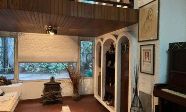 Venta. Casa. 6 ambientes. 4 suite. Cochera. Quincho. Terraza. Jardín. Barracas.