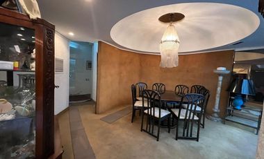 Venta. Casa. 6 ambientes. 4 suite. Cochera. Quincho. Terraza. Jardín. Barracas.