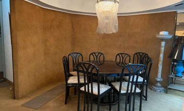 Venta. Casa. 6 ambientes. 4 suite. Cochera. Quincho. Terraza. Jardín. Barracas.