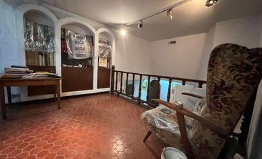 Venta. Casa. 6 ambientes. 4 suite. Cochera. Quincho. Terraza. Jardín. Barracas.