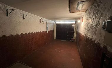 Venta. Casa. 6 ambientes. 4 suite. Cochera. Quincho. Terraza. Jardín. Barracas.