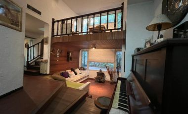 Venta. Casa. 6 ambientes. 4 suite. Cochera. Quincho. Terraza. Jardín. Barracas.