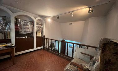 Venta. Casa. 6 ambientes. 4 suite. Cochera. Quincho. Terraza. Jardín. Barracas.