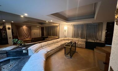 Venta. Casa. 6 ambientes. 4 suite. Cochera. Quincho. Terraza. Jardín. Barracas.