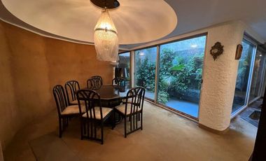 Venta. Casa. 6 ambientes. 4 suite. Cochera. Quincho. Terraza. Jardín. Barracas.