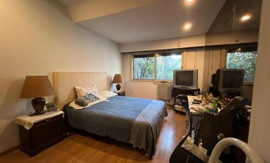 Venta. Casa. 6 ambientes. 4 suite. Cochera. Quincho. Terraza. Jardín. Barracas.