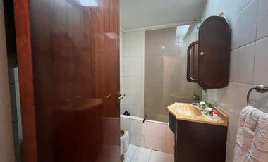 Venta. Casa. 6 ambientes. 4 suite. Cochera. Quincho. Terraza. Jardín. Barracas.