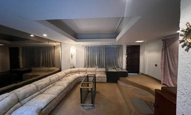 Venta. Casa. 6 ambientes. 4 suite. Cochera. Quincho. Terraza. Jardín. Barracas.