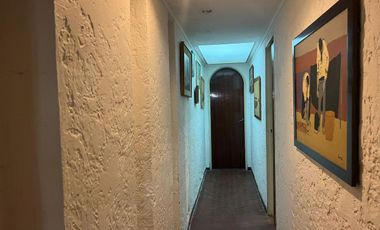 Venta. Casa. 6 ambientes. 4 suite. Cochera. Quincho. Terraza. Jardín. Barracas.