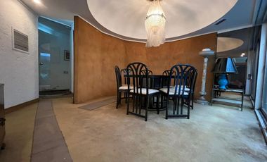 Venta. Casa. 6 ambientes. 4 suite. Cochera. Quincho. Terraza. Jardín. Barracas.