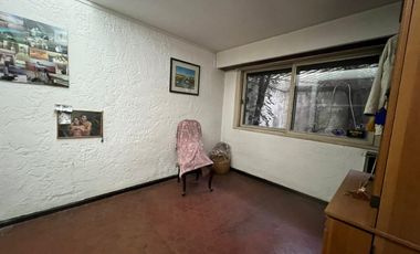 Venta. Casa. 6 ambientes. 4 suite. Cochera. Quincho. Terraza. Jardín. Barracas.