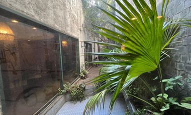 Venta. Casa. 6 ambientes. 4 suite. Cochera. Quincho. Terraza. Jardín. Barracas.