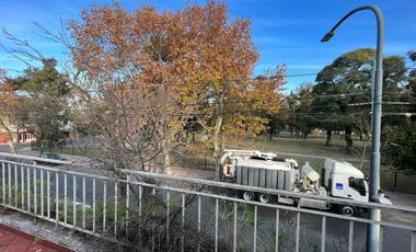 Venta. Casa. 6 ambientes. 4 suite. Cochera. Quincho. Terraza. Jardín. Barracas.