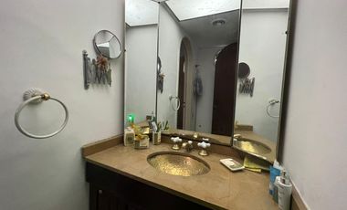 Venta. Casa. 6 ambientes. 4 suite. Cochera. Quincho. Terraza. Jardín. Barracas.