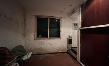 Venta. Casa. 6 ambientes. 4 suite. Cochera. Quincho. Terraza. Jardín. Barracas.