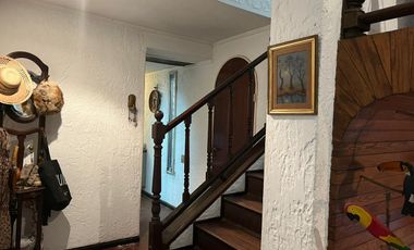 Venta. Casa. 6 ambientes. 4 suite. Cochera. Quincho. Terraza. Jardín. Barracas.