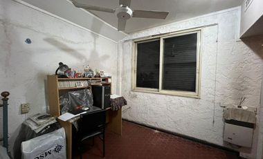 Venta. Casa. 6 ambientes. 4 suite. Cochera. Quincho. Terraza. Jardín. Barracas.