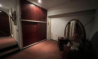 Venta. Casa. 6 ambientes. 4 suite. Cochera. Quincho. Terraza. Jardín. Barracas.