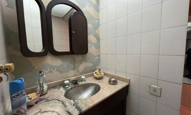 Venta. Casa. 6 ambientes. 4 suite. Cochera. Quincho. Terraza. Jardín. Barracas.