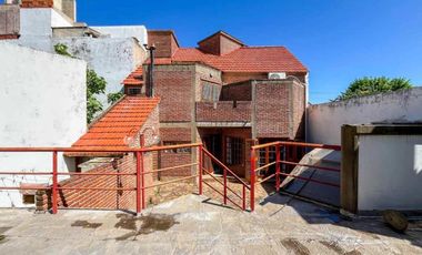 Casa en venta - 4 Dormitorios 4 Baños - La Plata