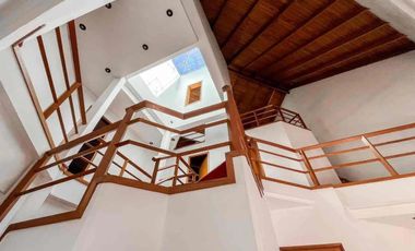 Casa en venta - 4 Dormitorios 4 Baños - La Plata