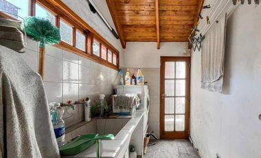 Casa en venta - 4 Dormitorios 4 Baños - La Plata